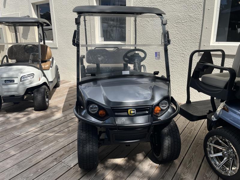 Front view of 2024 Cushman Shuttle 2+2 Gas at Highland Park Golf Club in Birmingham, Alabama.
