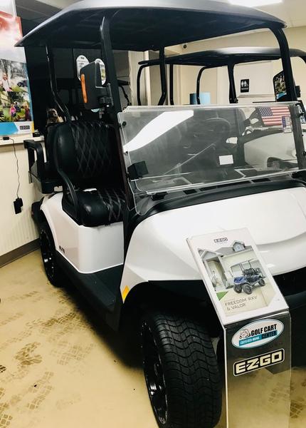 Front view of 2024 E-Z-GO Freedom RXV ELiTE Lithium Bright White in Charlotte North Carolina