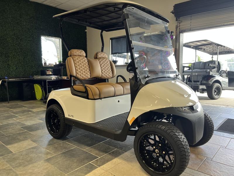 Dashboard of 2024 E-Z-GO Freedom RXV ELiTE Lithium Bright White in Orlando Florida