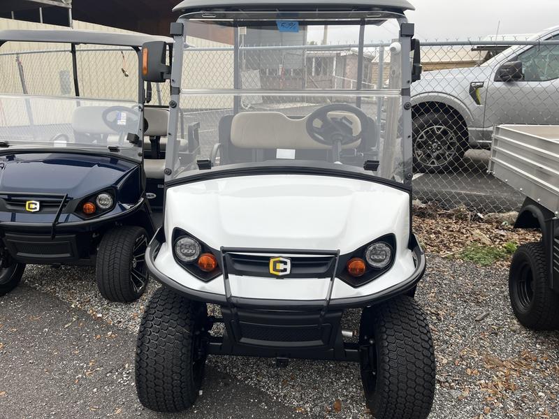Side profile of the 2025 Cushman Hauler 800X ELiTE Lithium Electric in Dublin, Ohio.