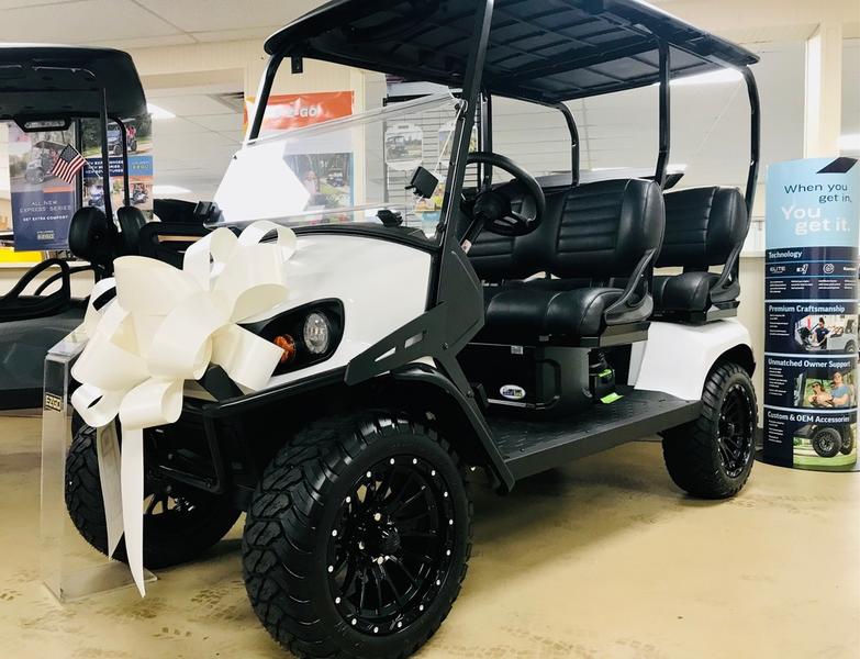 Side view of 2025 E-Z-GO Liberty ELiTE Lithium Bright White in Orlando Florida