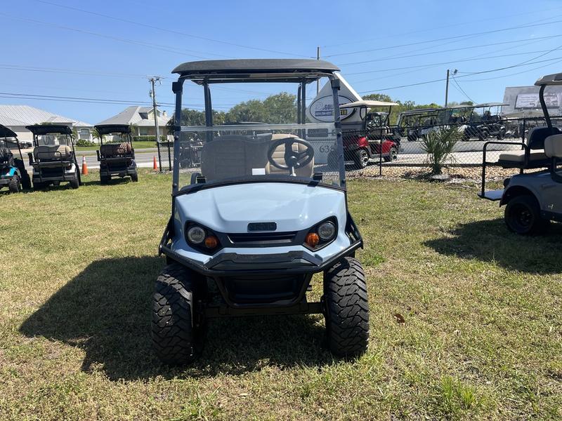 Front view of 2025 E-Z-GO Liberty ELiTE Lithium Ocean Grey in Dallas Texas