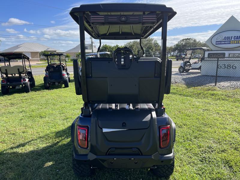 Luxury design of 2025 Evolution D5-Maverick 4 Plus black electric golf cart