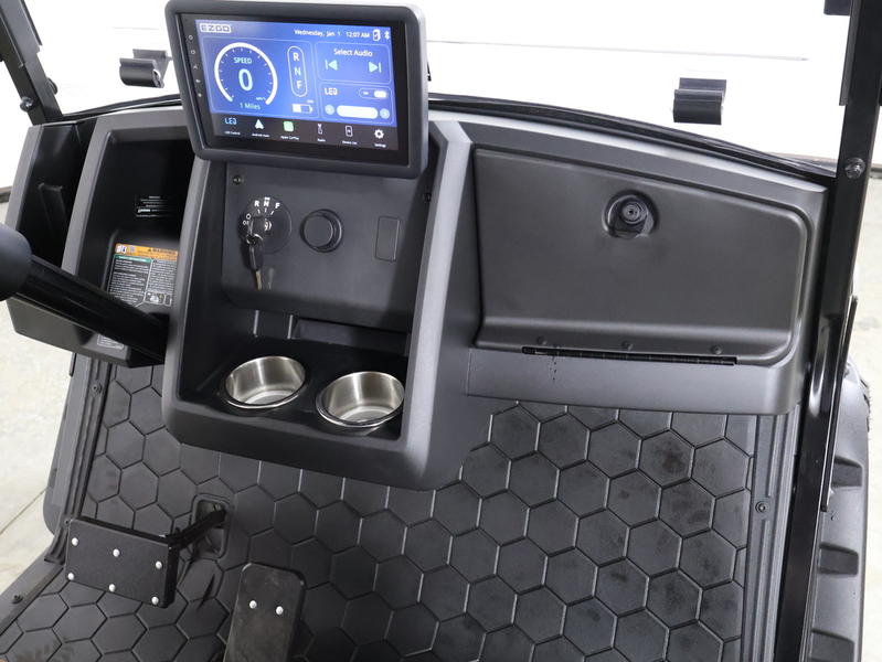 2026 E-Z-GO Express 6 Summit XTL ELiTE Lithium 6-Passenger Lifted Golf Cart - Image 3